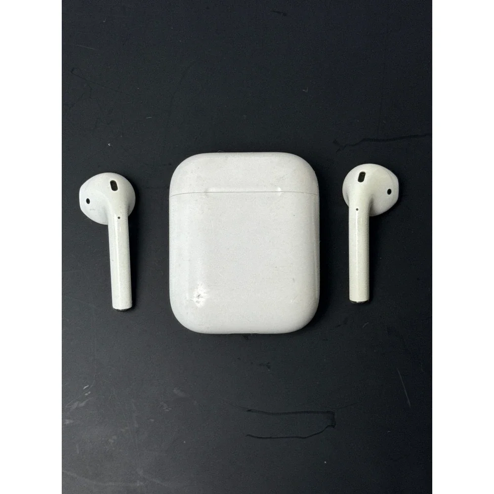 Apple AirPods 1st Gen Wireless Headphones with Charging Case White FOR PARTS